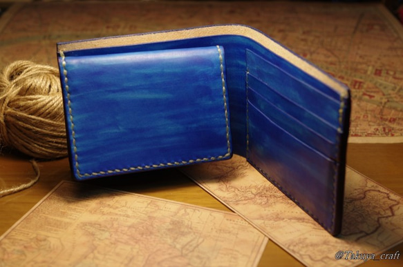 【送料無料】海のような二つ折り財布　ヌメ革　本革 2枚目の画像