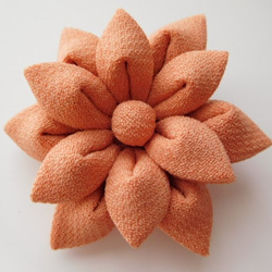 クロスフラワーブローチ　 ～ Orangepink Flower ～ 2枚目の画像