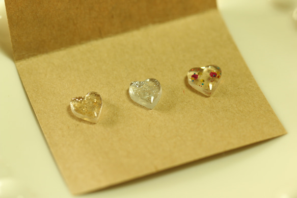 キラキララメのハートピアス ピアス（スタッド・一粒） みい 通販  