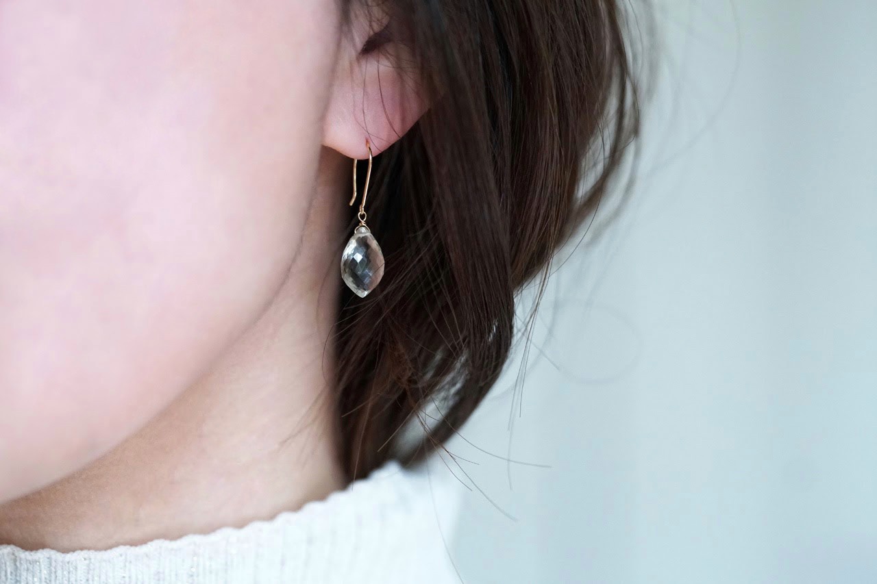 【送料無料】K18 グリーンアメシスト ペアシェイプブリオレットカット フックピアス