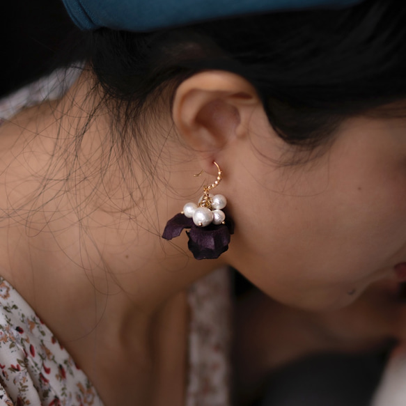 Orsay(深邃紫) | 深邃紫花復古珍珠短耳環 第3張的照片