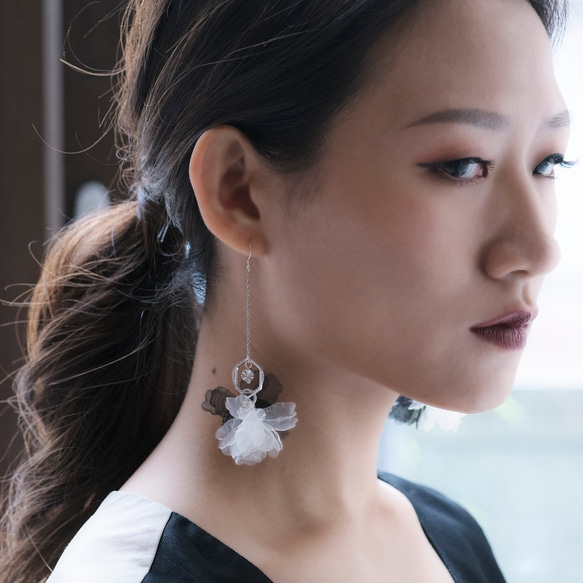 Chloé | 黒い はなびら ロング イアリング handmade flower earring gift 第2張的照片