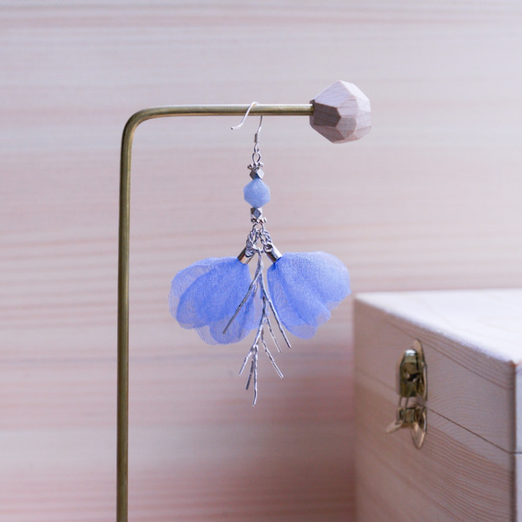 Ivy | 青い花びら イアリング 手作り アクセサリー handmade flower earring gift 第1張的照片