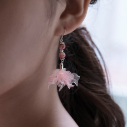 Mary | ピンク 花びら イアリング  手作り キャンディクォーツ handmade flower earring 第2張的照片