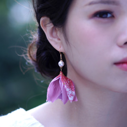 Ayaka彩夏 | 着物花びら 手作り コットンパール ピアス イヤリング kimono fabric earring 第2張的照片