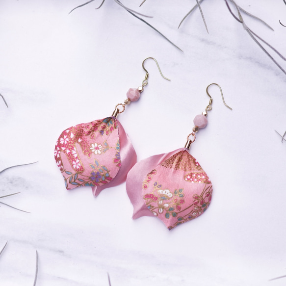 Rio莉緒 | 着物花びら 手作り コットンパール ピアス イヤリング kimono fabric earring 第1張的照片