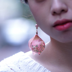 Rio莉緒 | 着物花びら 手作り コットンパール ピアス イヤリング kimono fabric earring 第2張的照片