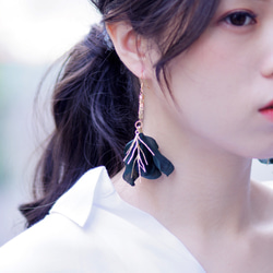 Eve | 緑花びら 手作り ロング ピアス イヤリング アクセサリー fabric flower earring 第2張的照片