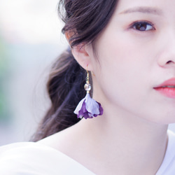 Natasha | むらさき 花びら 手作り ピアス イヤリング Satin fabric flower earring 第2張的照片