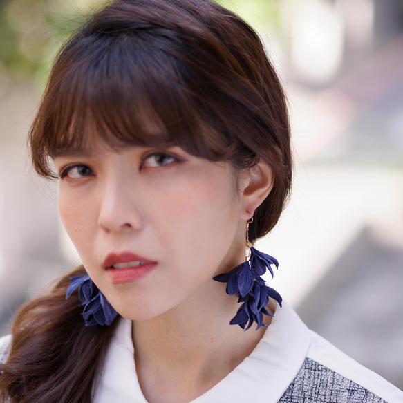 Samantha 花びら 手作り 青い ピアス イヤリング アクセサリー fabric flower earring 第1張的照片