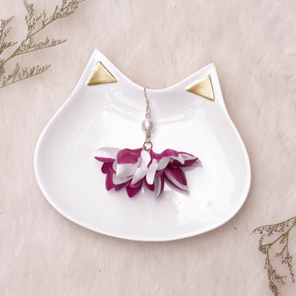 Daphne | 花びら 手作り むらさき 白 パール ピアス イヤリング Fabric Flower Earring 第3張的照片