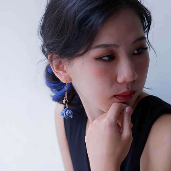 Bluebell │ 青い花びら 手作り ゴールドストーン ピアス アメリカ fabric flower earring 第2張的照片