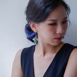 Kamila │ 緑花びら 手作り クリスタル   ピアス アクセサリーfabric flower earring 第3張的照片