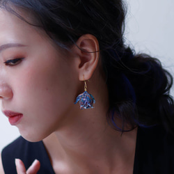 Lotus │緑と白 花びら 手作り クリスタル 森 ピアス アクセサリーfabric flower earring 第3張的照片