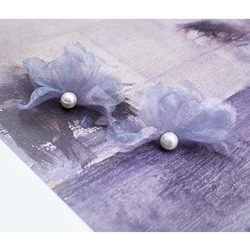 Trista│ふわふわ 紫 花びら 手作り コットンパール オーガンジー ピアス イヤリング Flower Earrin 1枚目の画像