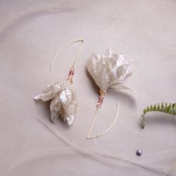 Cybil│上品 ゴールド 花びら ピアス イヤリング Flower Earring 1枚目の画像