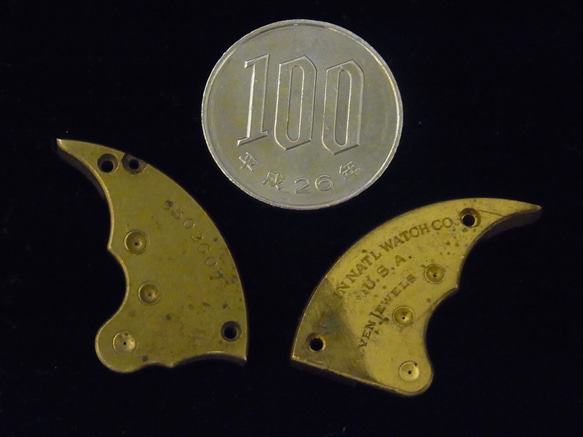 1000円パック。真鍮製天使のウイングです。懐中時計のパーツ2個セットです。スチームパンクのアクセサリーに。JWー135 7枚目の画像