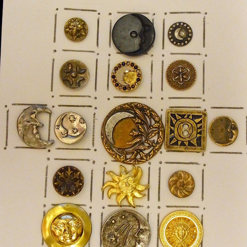 月と星のアンティーク、ビンテージボタン17個セットです。アクセサリー