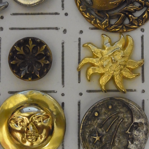 月と星のアンティーク、ビンテージボタン17個セットです。アクセサリー