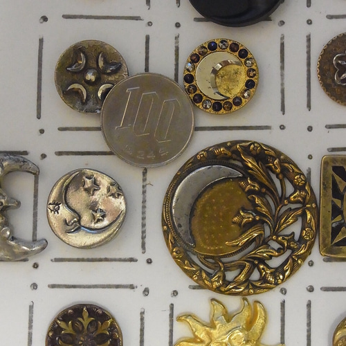 月と星のアンティーク、ビンテージボタン17個セットです。アクセサリー