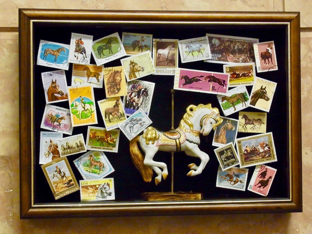 B4サイズ  プラスヴォーチェオリジナル馬の切手の額装です。