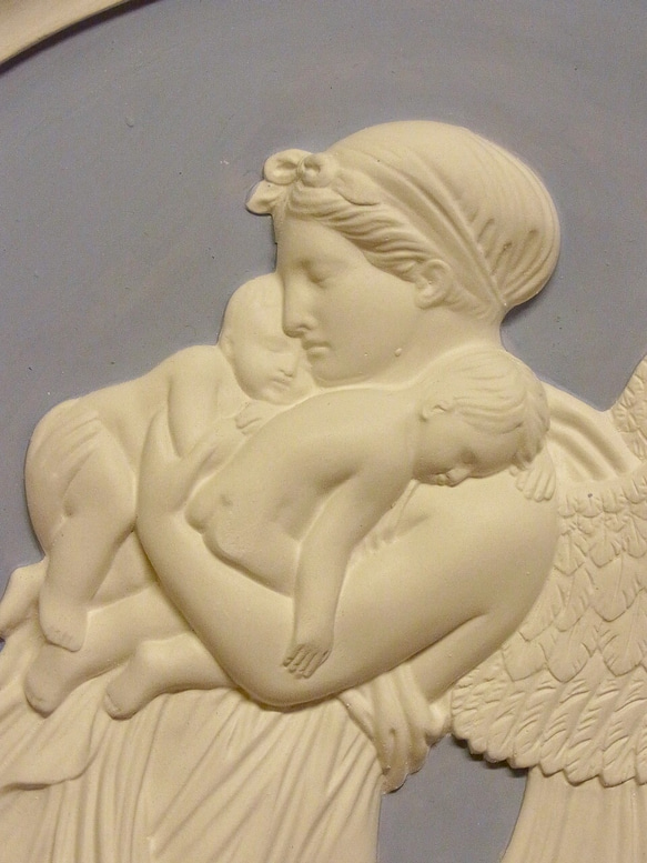 イタリア製の石膏レリーフ「 夜の天使」です。 4枚目の画像