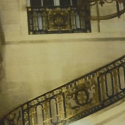 マリーアントワネットのプチ トリアノン宮殿の、エントランス階段のデザインの図面。写真アリ) 。A3サイズ    F-30 8枚目の画像