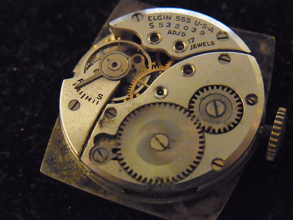 本物志向。1952年に製造されたエルジン社の腕時計のジャンク品です。 JW -188 2枚目の画像