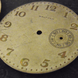 本物志向。古いウォルサム社の懐中時計の文字盤のみ2枚セットです。JW -231 4枚目の画像