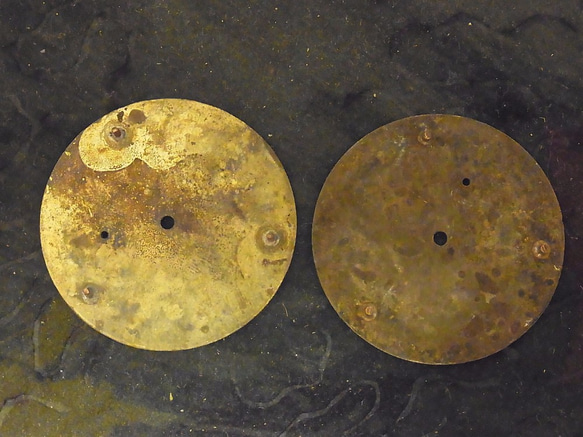 本物志向。古いウォルサム社の懐中時計の文字盤のみ2枚セットです。JW -231 5枚目の画像