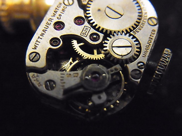 時計をピンズにしました。表面と裏はコーティングしてます。pi-12 3枚目の画像