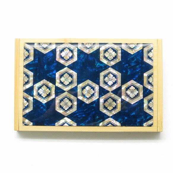 天然貝 竹製名刺カードケース（木瓜家紋）＜螺鈿アート＞【ラッピング対応】 3枚目の画像
