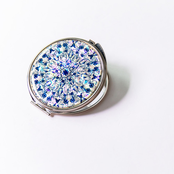 天然貝 コンパクトミラー（フラワーファンタジー・ライト）｜ シェル 螺鈿アート ｜ プレゼント・ギフトにおすすめ 2枚目の画像
