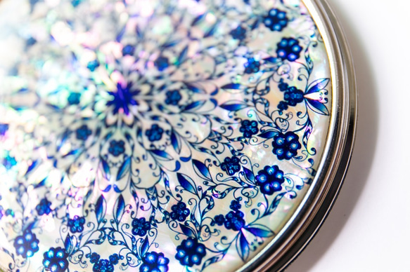 天然貝 コンパクトミラー（フラワーファンタジー・ライト）｜ シェル 螺鈿アート ｜ プレゼント・ギフトにおすすめ 4枚目の画像