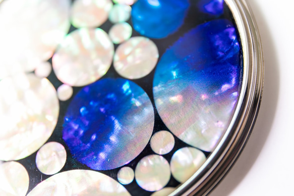 天然貝殼化妝鏡（Planet Rondo）|貝殼母貝藝術 |推薦作為禮物或禮物 第4張的照片