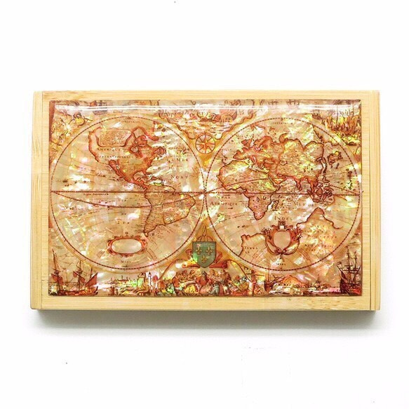 天然貝 竹製名刺カードケース（世界地図）＜螺鈿アート＞ 3枚目の画像