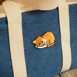 手工縫製托特側肩包帆布小手袋 牛仔布可愛橘貓刺繡 可調節長度肩帶 第4張的照片