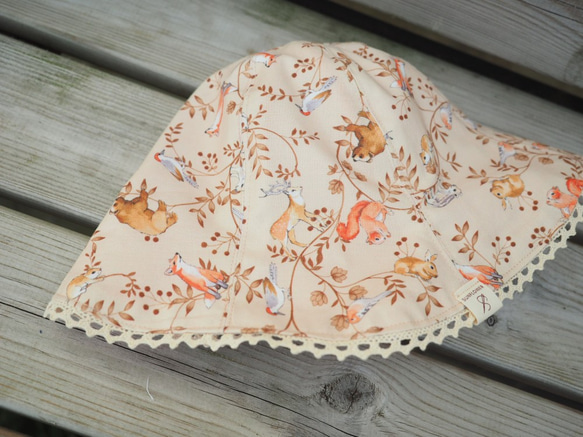 手工製作雙面防風防曬棉質帽子 適合成人小孩嬰兒 杏色狐狸小兔松鼠圖案 第3張的照片