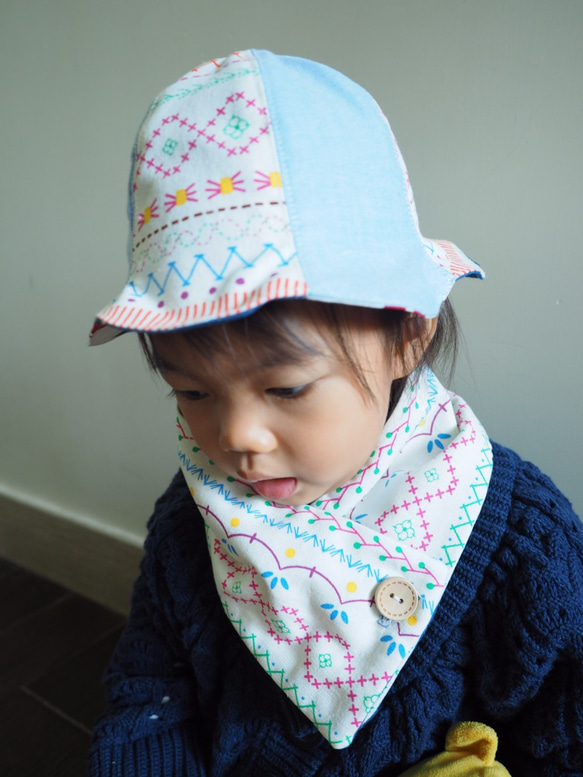 手作雙面粉藍彩色圖案/ 彩色水滴圖案雙面防風防曬帽子 嬰兒小孩保暖頸巾及圍兜口水肩 第6張的照片