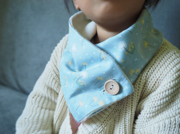粉藍清雅小花夾棉保暖嬰兒/小童圍巾 第2張的照片