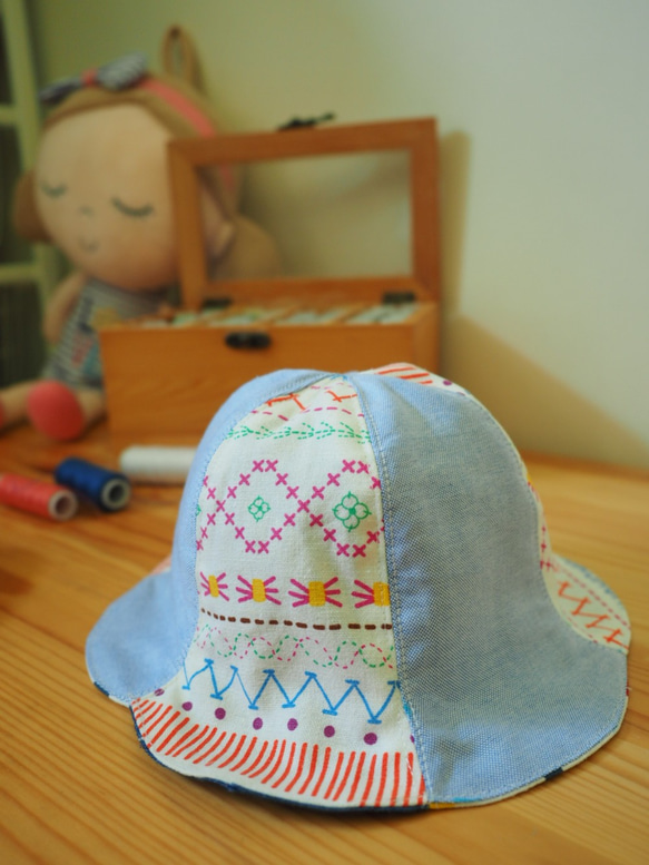 手作雙面動物野餐圖案/ 粉藍拼彩色線條圖案嬰兒小孩帽子 第3張的照片