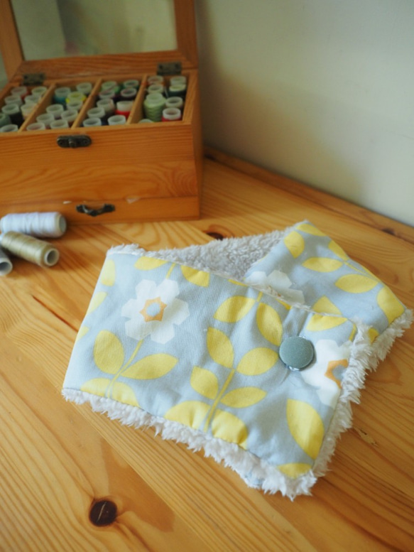 手作粉黃小花圖案 保暖圍巾 可做小孩成人尺寸 第3張的照片