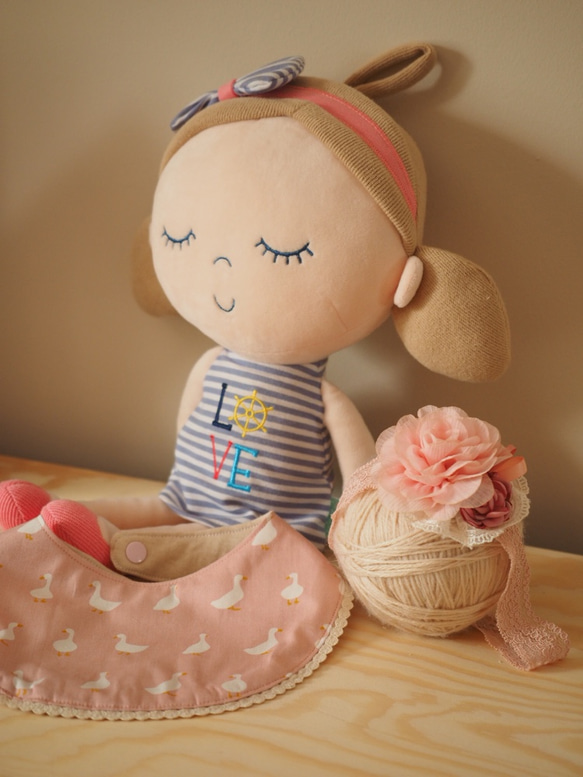 手工製作 粉色小鴨嬰兒圍兜口水巾嬰兒髮帶及媽媽髮帶親子禮物套裝 第8張的照片