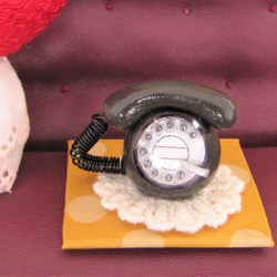 ミニチュア文化人形ベイベーちゃん（小）と黒電話 3枚目の画像