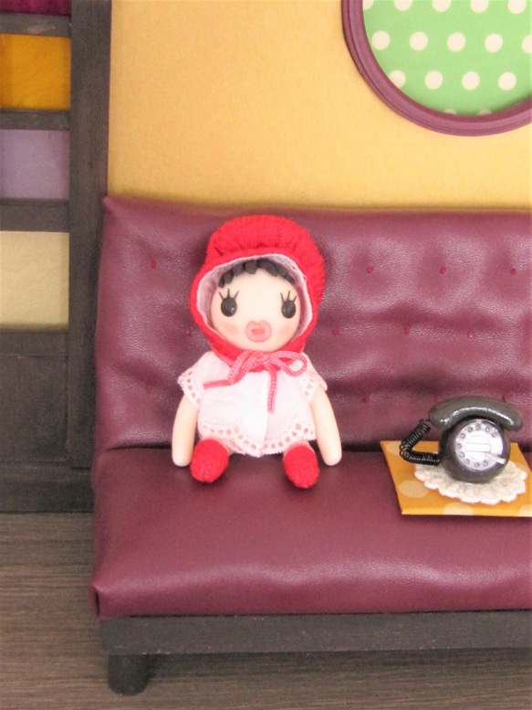 ミニチュア文化人形ベイベーちゃん（小）と黒電話 4枚目の画像