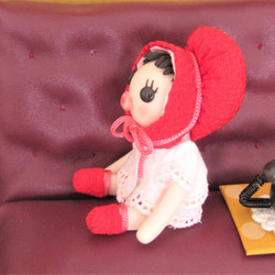 ミニチュア文化人形ベイベーちゃん（小）と黒電話 6枚目の画像