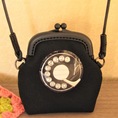 期間限定半額SALE！】昭和レトロ黒電話プチサコッシュ(薄型vr