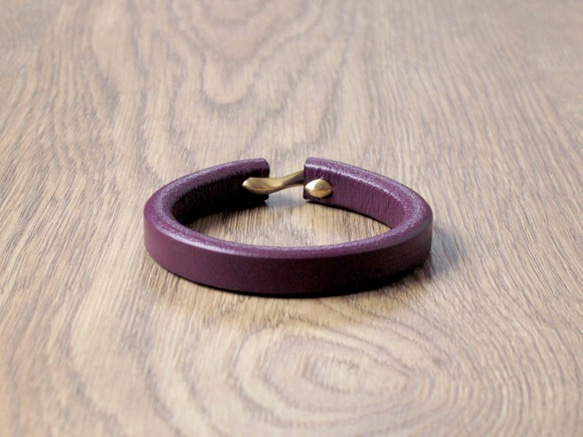 簡單的手工皮革手鐲樣式（深紫色） 第1張的照片