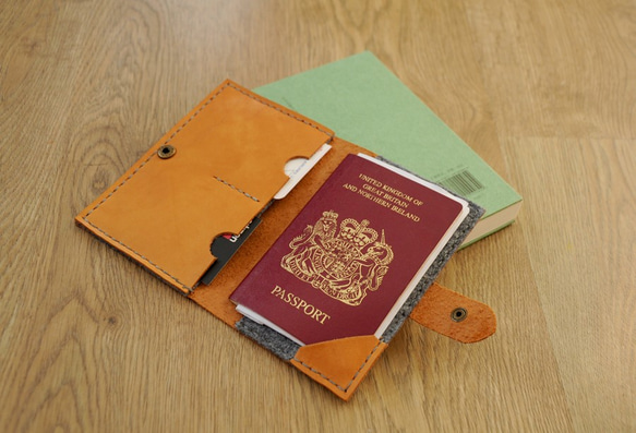 2合1二合一系列手工皮革護照夾 第1張的照片
