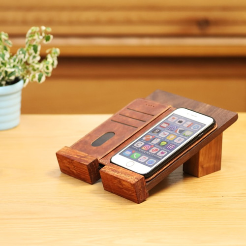 スマホからタブレットまで使える、角度のゆるい、高級感あふれるスマホ 